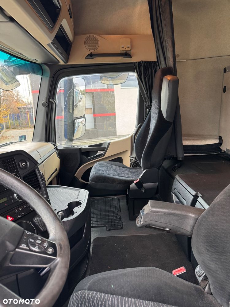 Mercedes-Benz Actros - 8