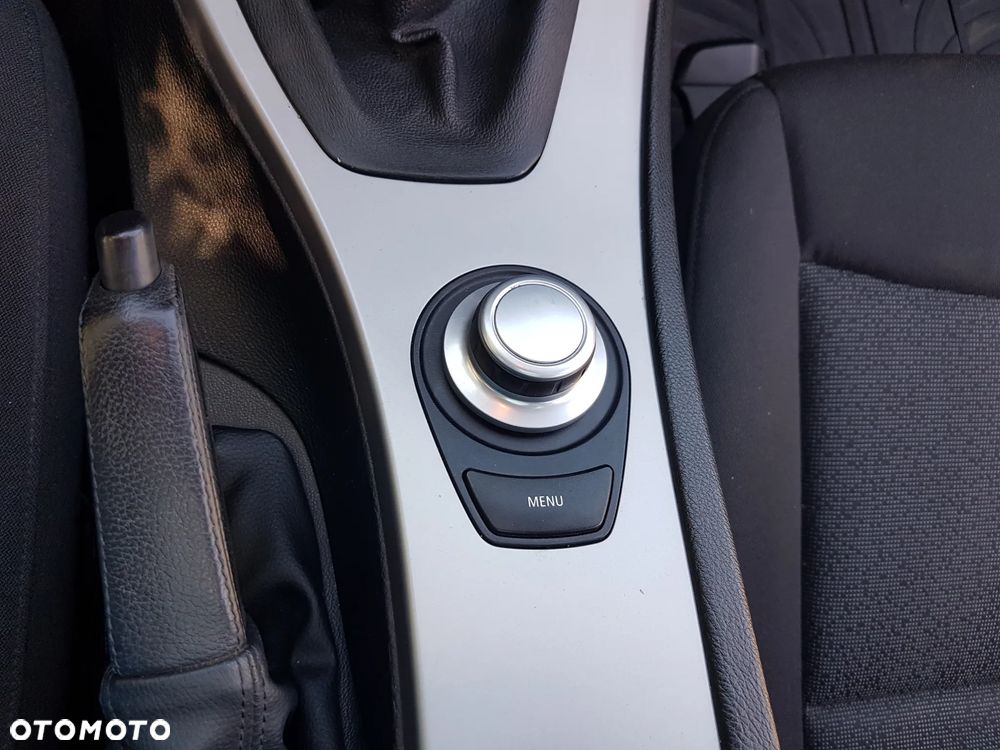 BMW Seria 3 325xi Touring - 22