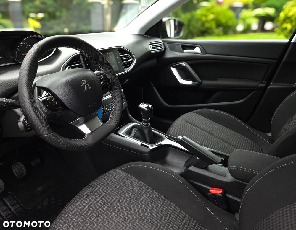 Peugeot 308 BlueHDi 130 Stop & Start Active Business-Paket - 24
