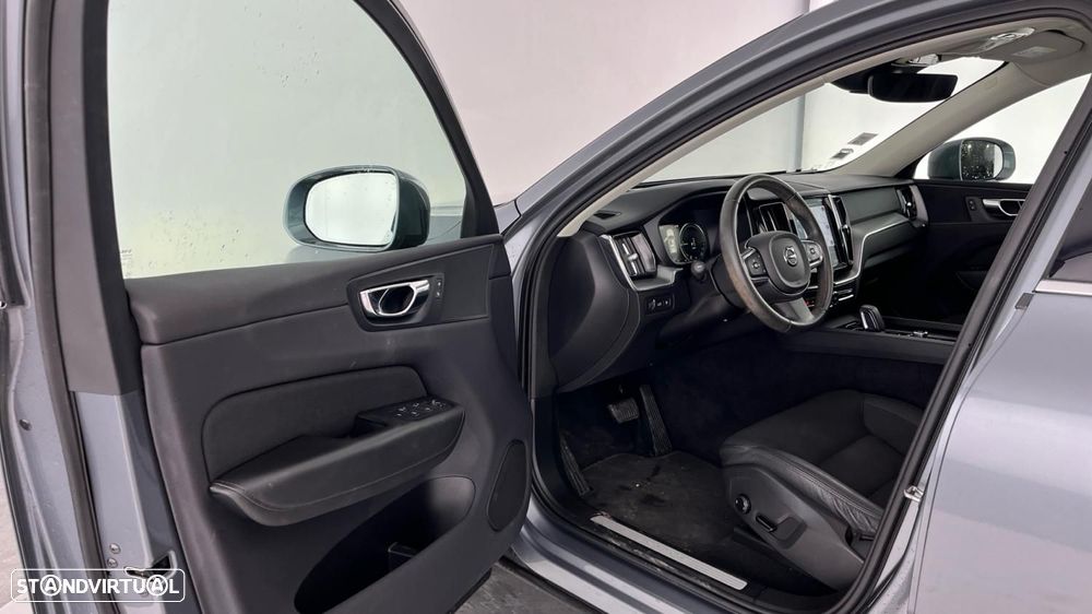 Volvo XC 60 2.0 T8 PHEV Momentum Plus AWD - 17