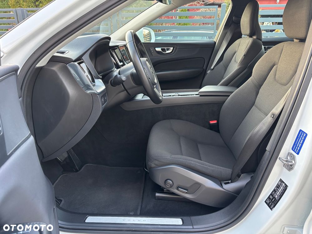 Volvo XC 60 B4 B Momentum Pro - 19