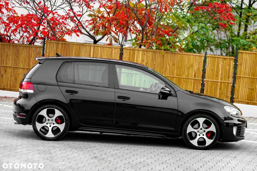 2010 Volkswagen Golf 2.0 TSI GTI, photograph 10