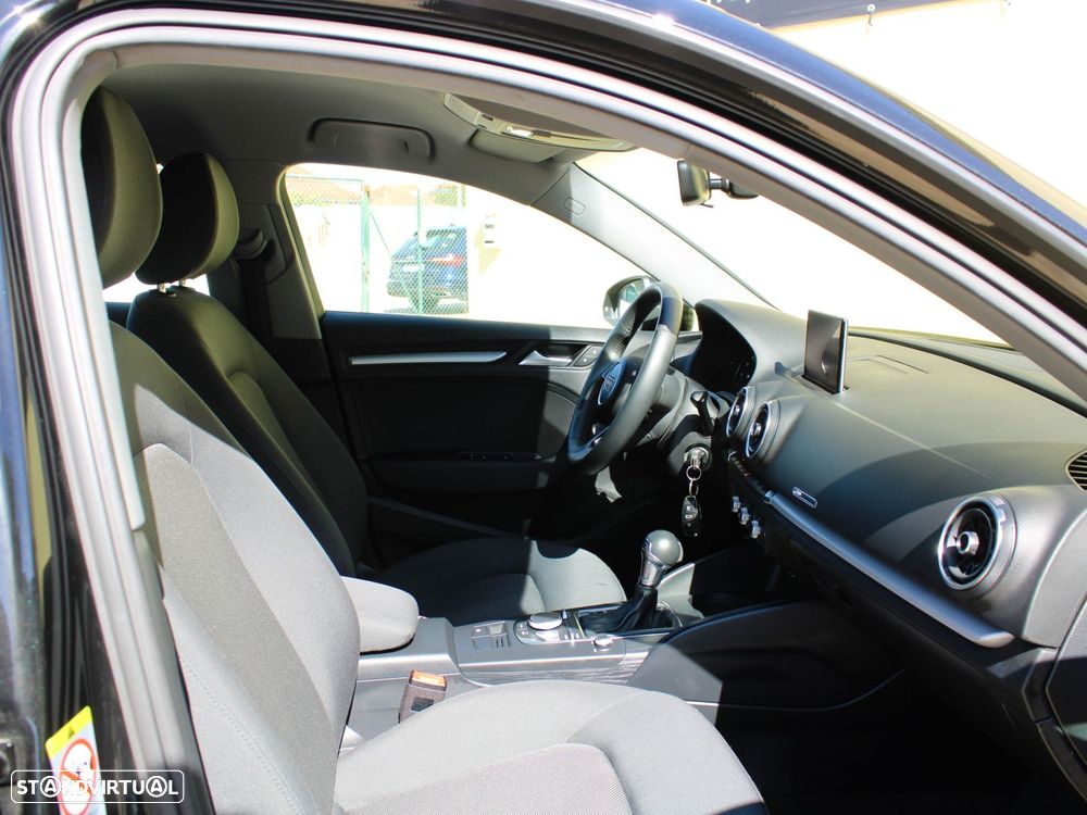 Audi A3 Sportback 30 TFSI S tronic - 52