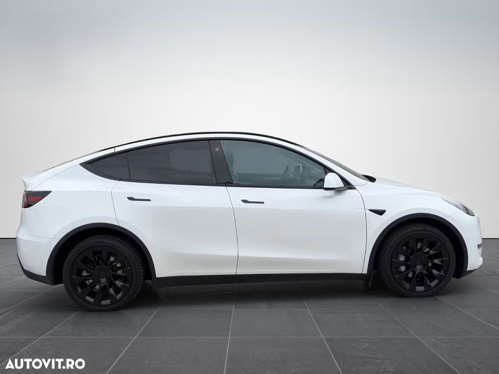 Tesla Model Y - 5