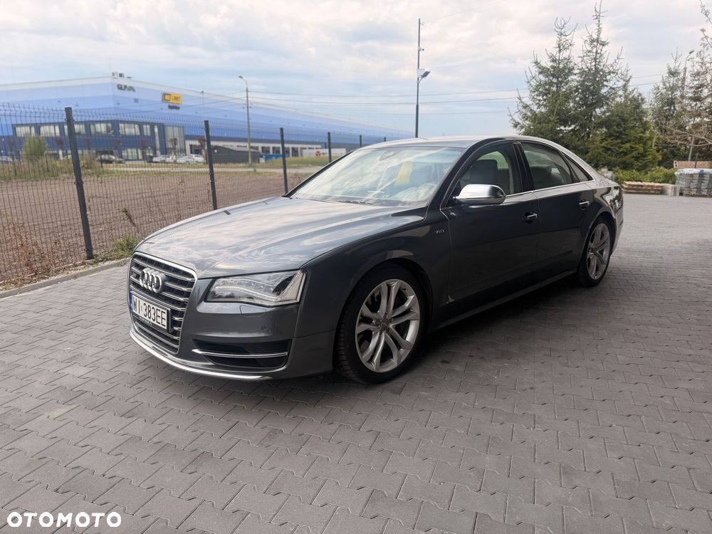 Audi S8 - 1