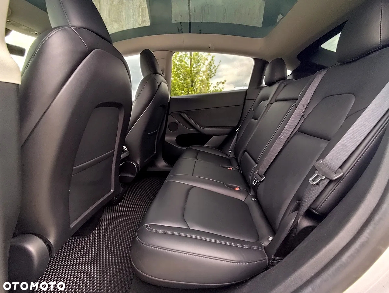 Tesla Y Long Range RWD - 8