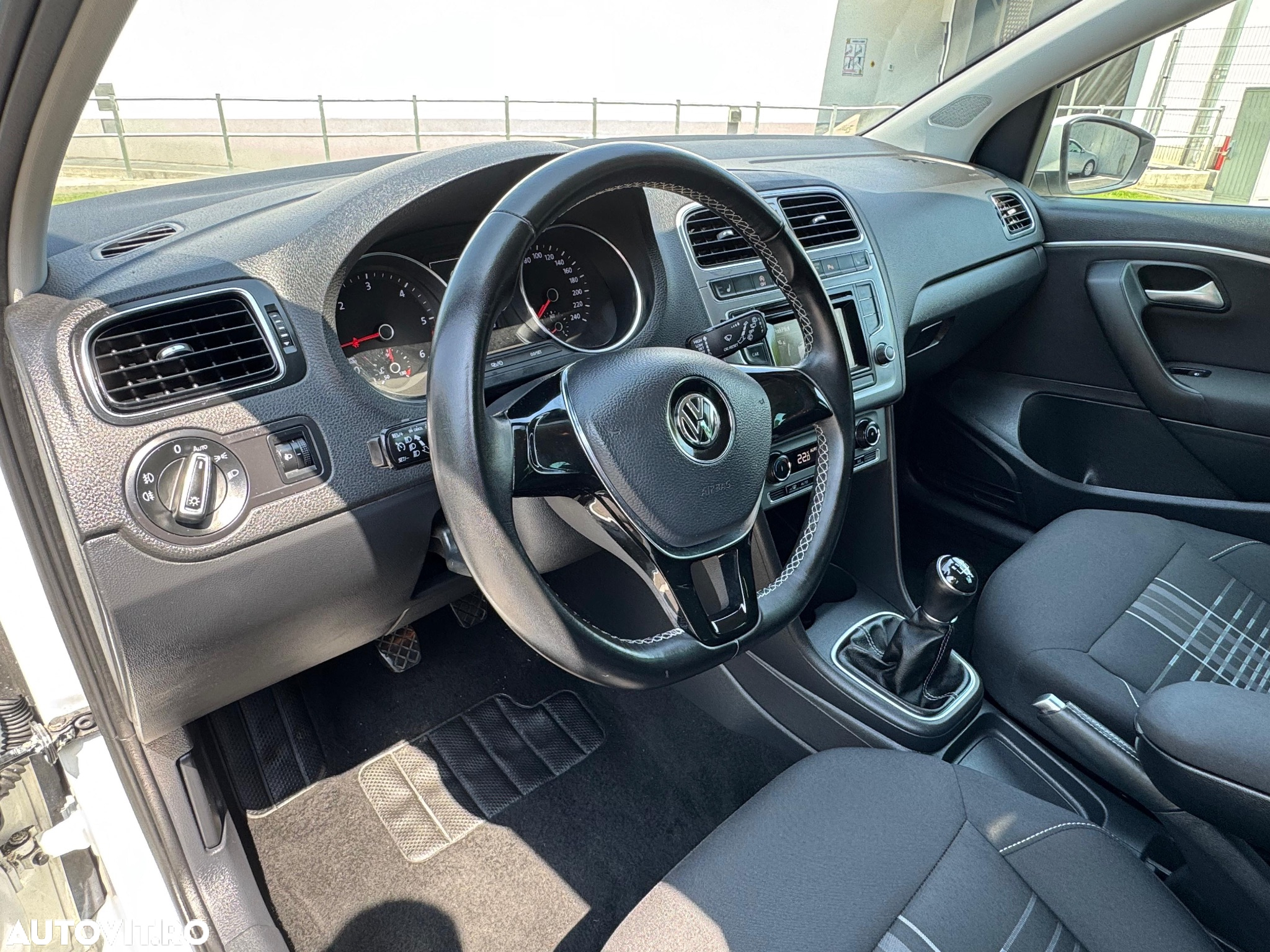 Volkswagen Polo 1.4 TDI Blue Motion Technology Lounge - 5