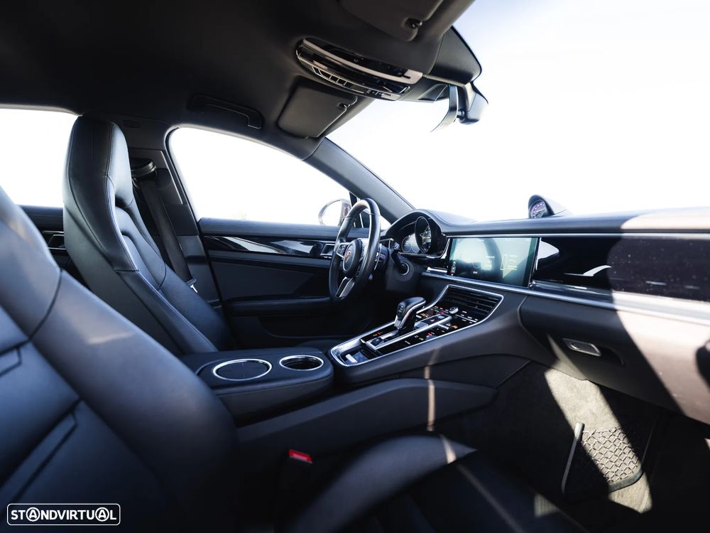 Porsche Panamera 4 E-Hybrid - 12