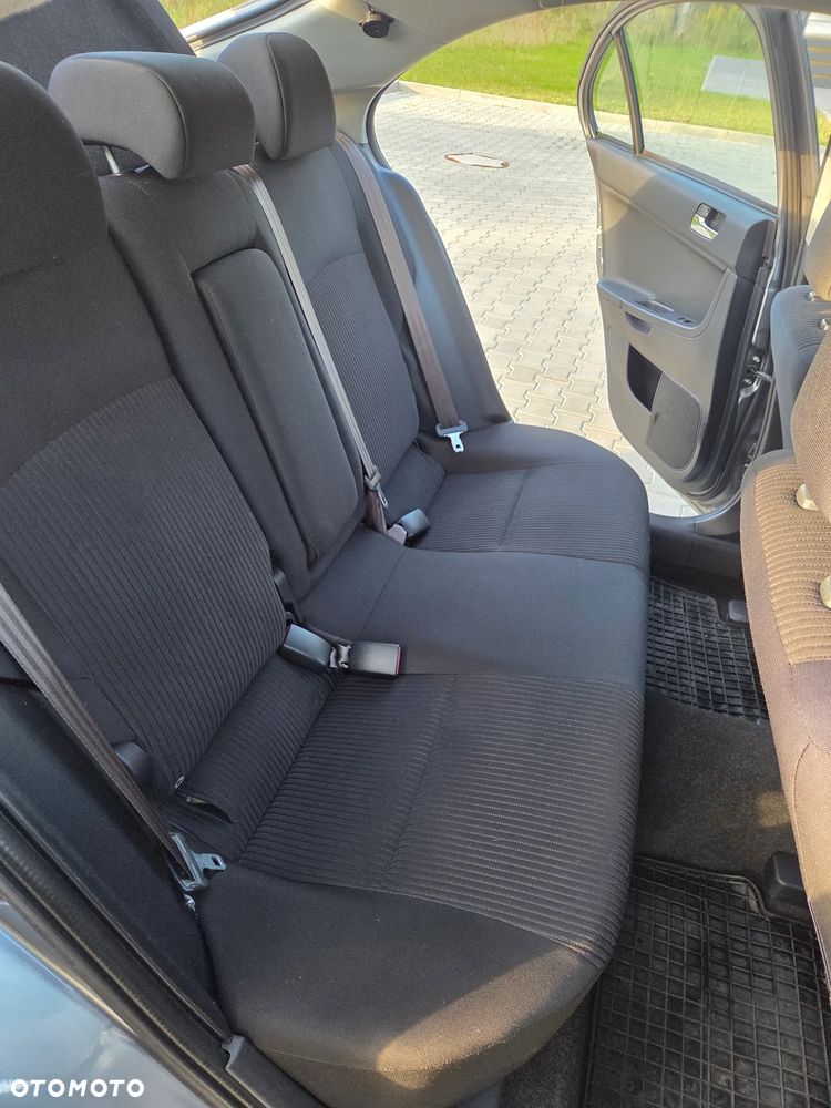 Mitsubishi Lancer 1.6 Invite - 14