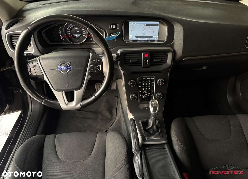 Volvo V40 D2 Momentum - 9