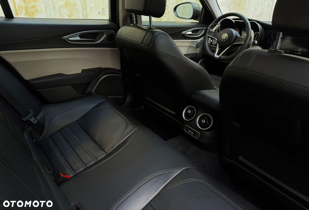 Alfa Romeo Giulia 2.0 Turbo Veloce Q4 - 14