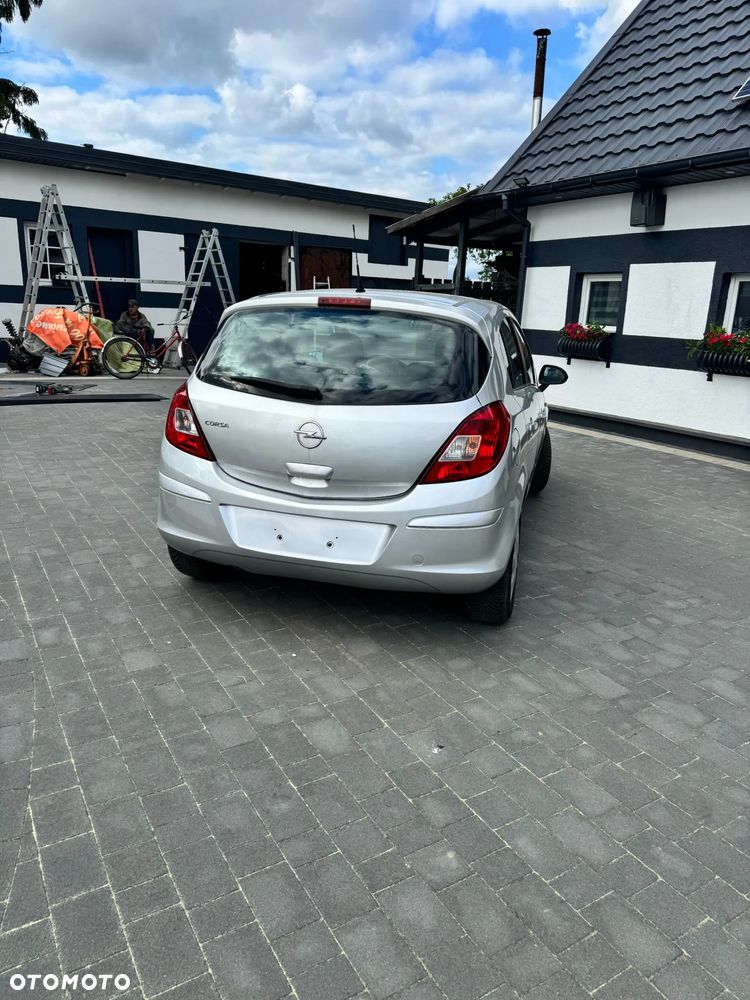 Opel Corsa 1.2 16V Cosmo - 4