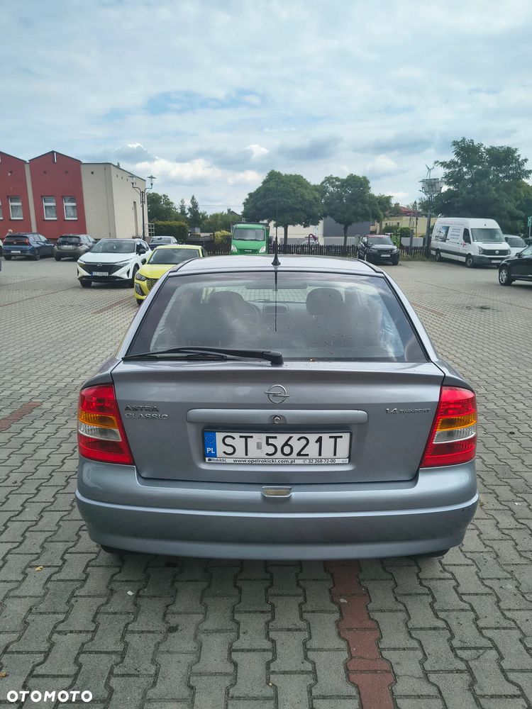 Opel Astra 1.4 - 10