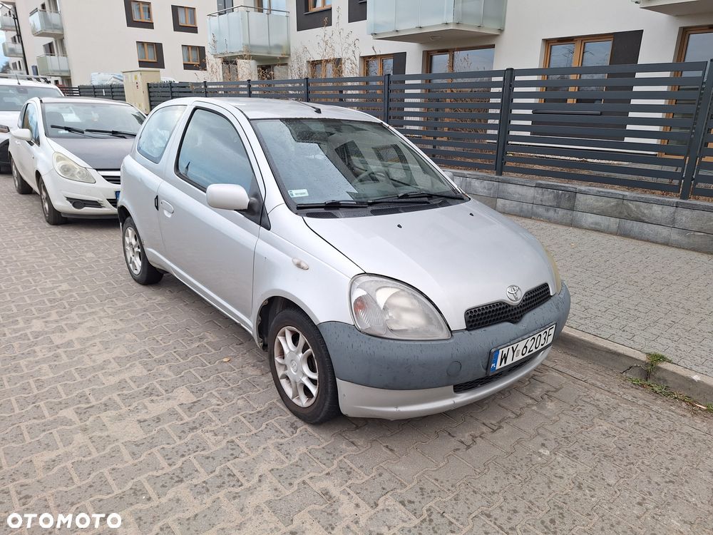 Toyota Yaris 1.0 Base - 1