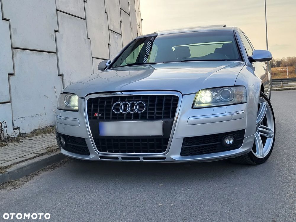 Audi S8 - 1