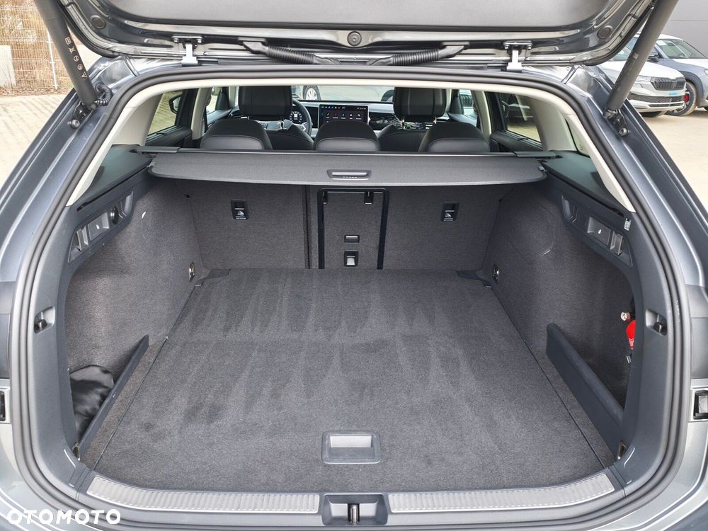 Volkswagen Passat - 11