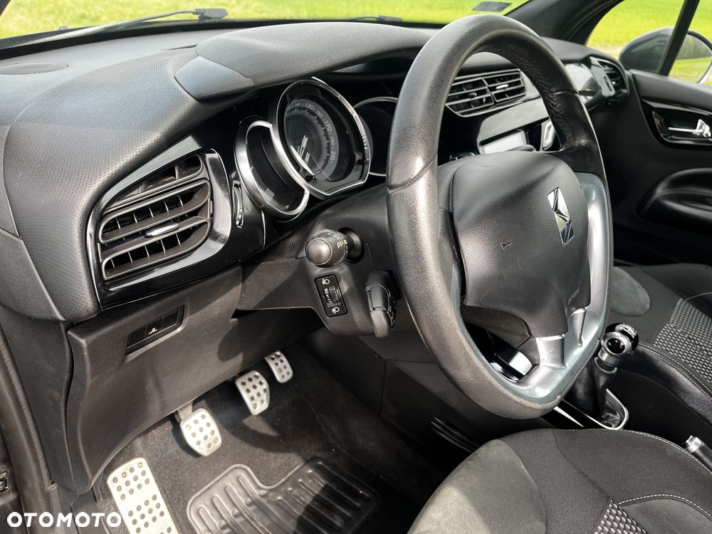 Citroën DS3 VTi 120 SoChic - 33