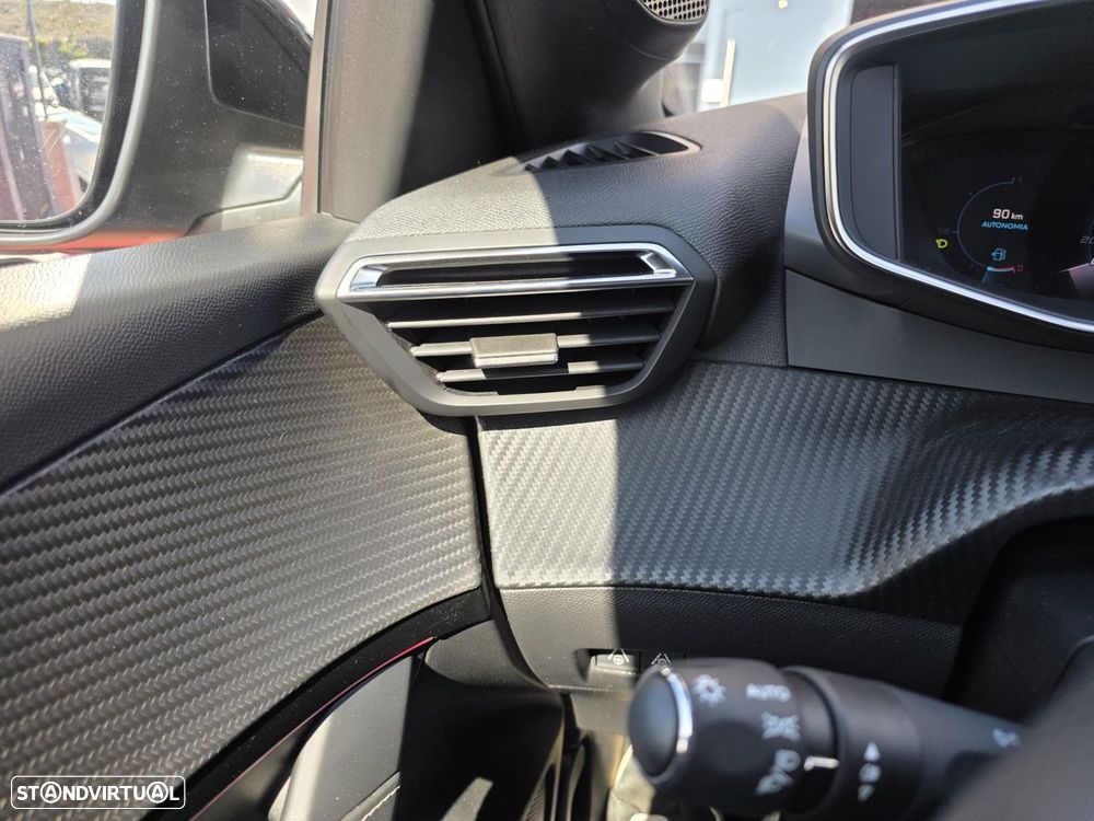 Peugeot 208 1.2 PureTech GT EAT8 - 26