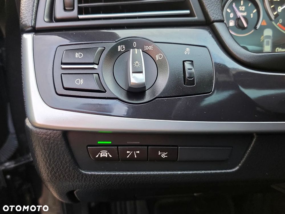 BMW Seria 5 520d xDrive - 35