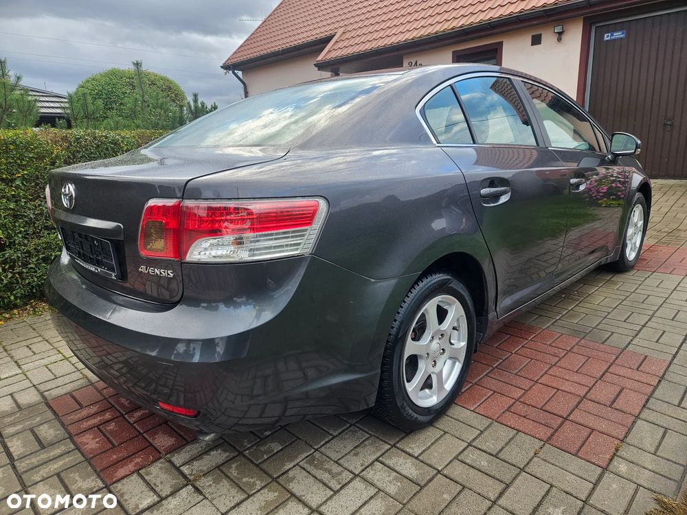Toyota Avensis - 4