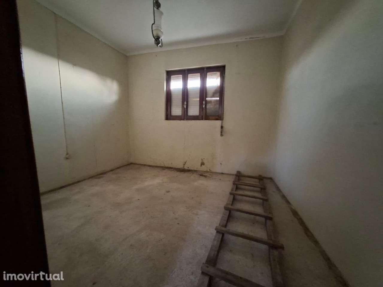 Moradia em Foros de Salvaterra para recuperar. - Grande imagem: 5/32