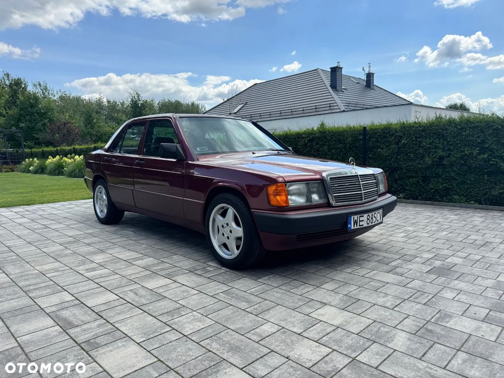 Mercedes-Benz W201 (190) - 12