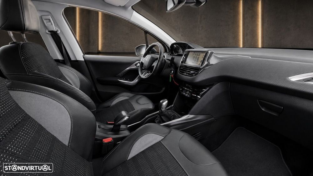 Peugeot 2008 1.2 PureTech Allure - 15