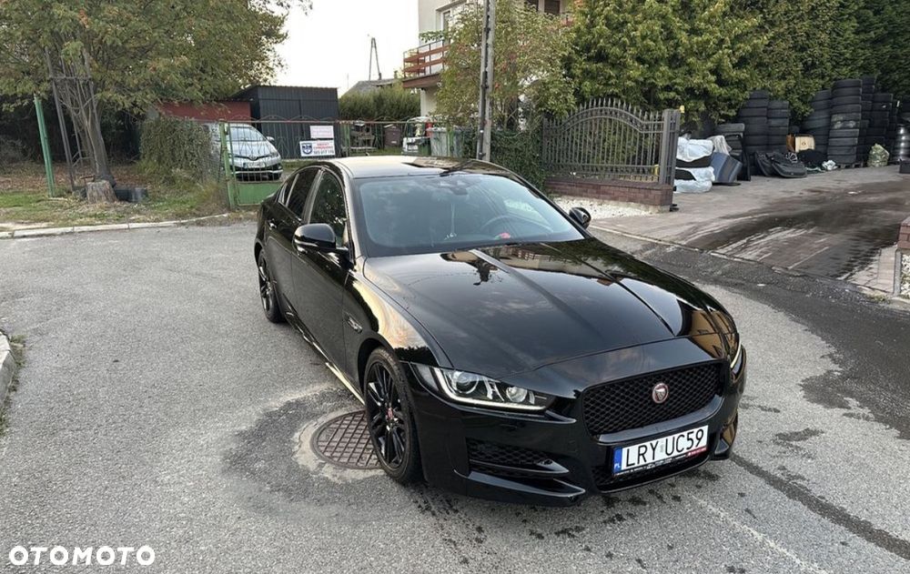 Jaguar XE 2.0 D R-Sport - 16