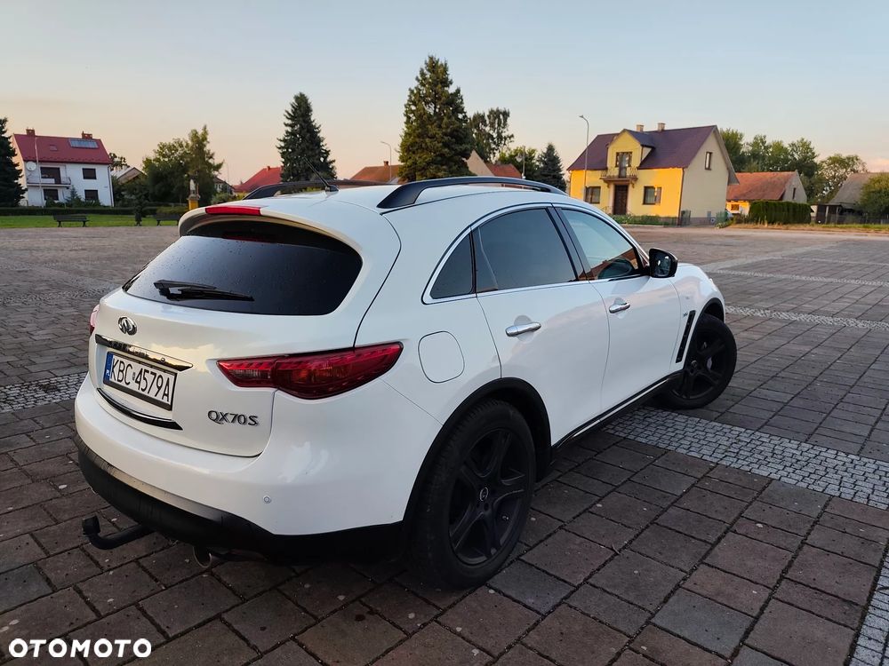 Infiniti Q70 3.0d S - 2