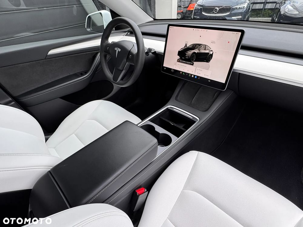 Tesla Model Y Standard - 21