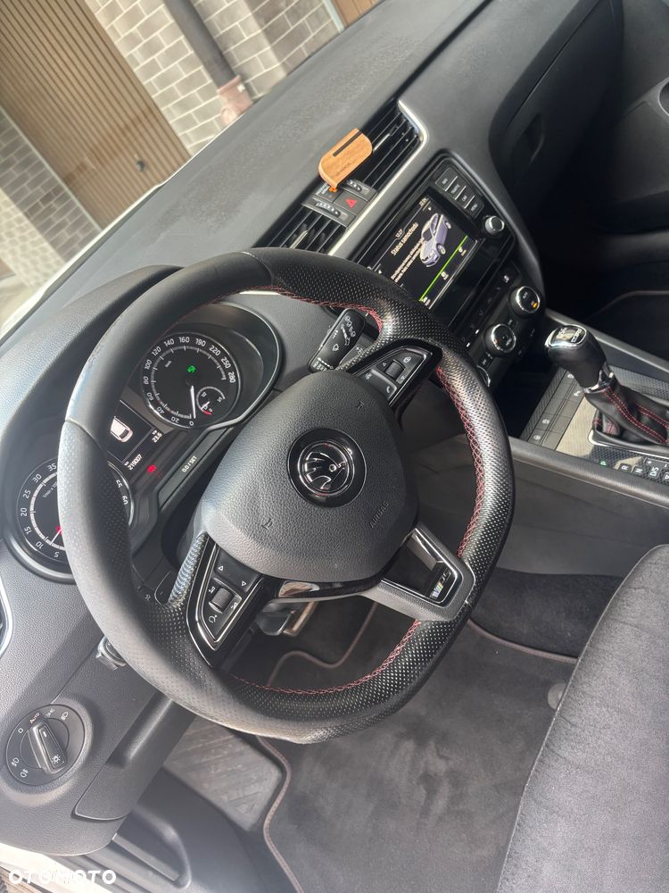 Skoda Octavia 2.0 TDI DSG RS - 9