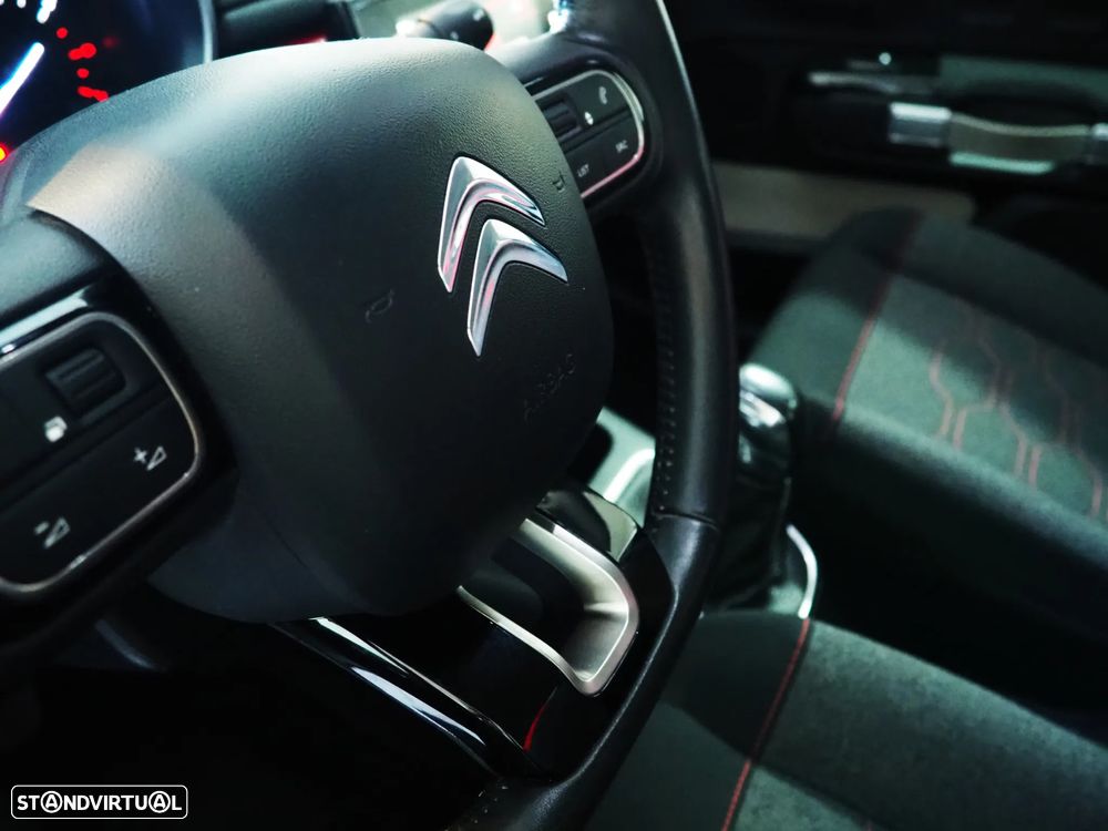 Citroën C3 1.2 PureTech Shine - 18