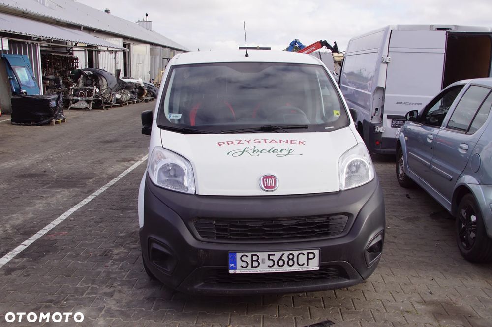 Auto na części - Fiat Fiorino III Lift 1.3 Multijet 80 KM 55283775 55247534 249 2021R Silnik Skrzynia Drzwi Maska Zderzak Błotnik Lampa Lusterko Szyba Klamka Deska Kokpit Sterownik Moduł Czujnik Licznik Kierownica Panel - 3