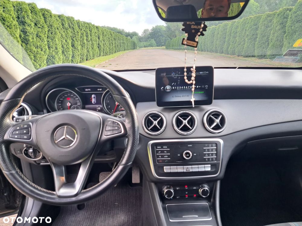 Mercedes-Benz CLA 180 7G-DCT Urban - 18