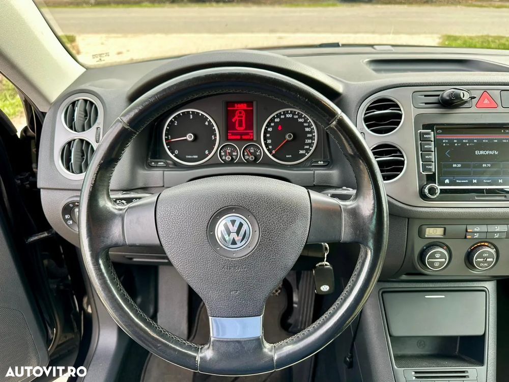 Volkswagen Tiguan - 10