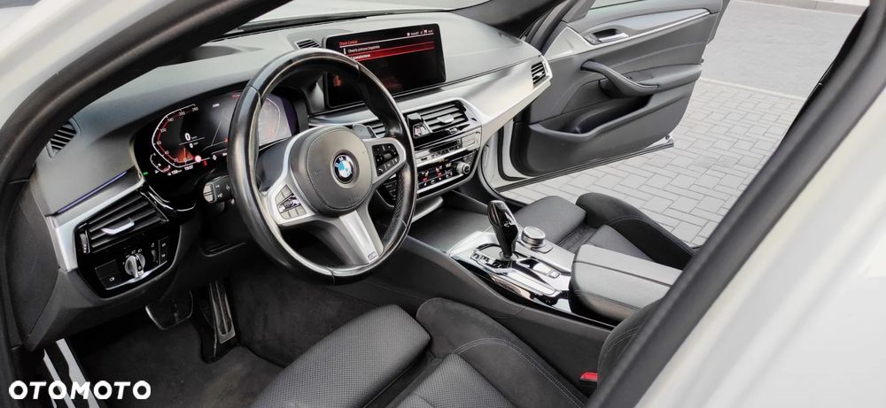 BMW Seria 5 530i Touring M Sport Edition - 22