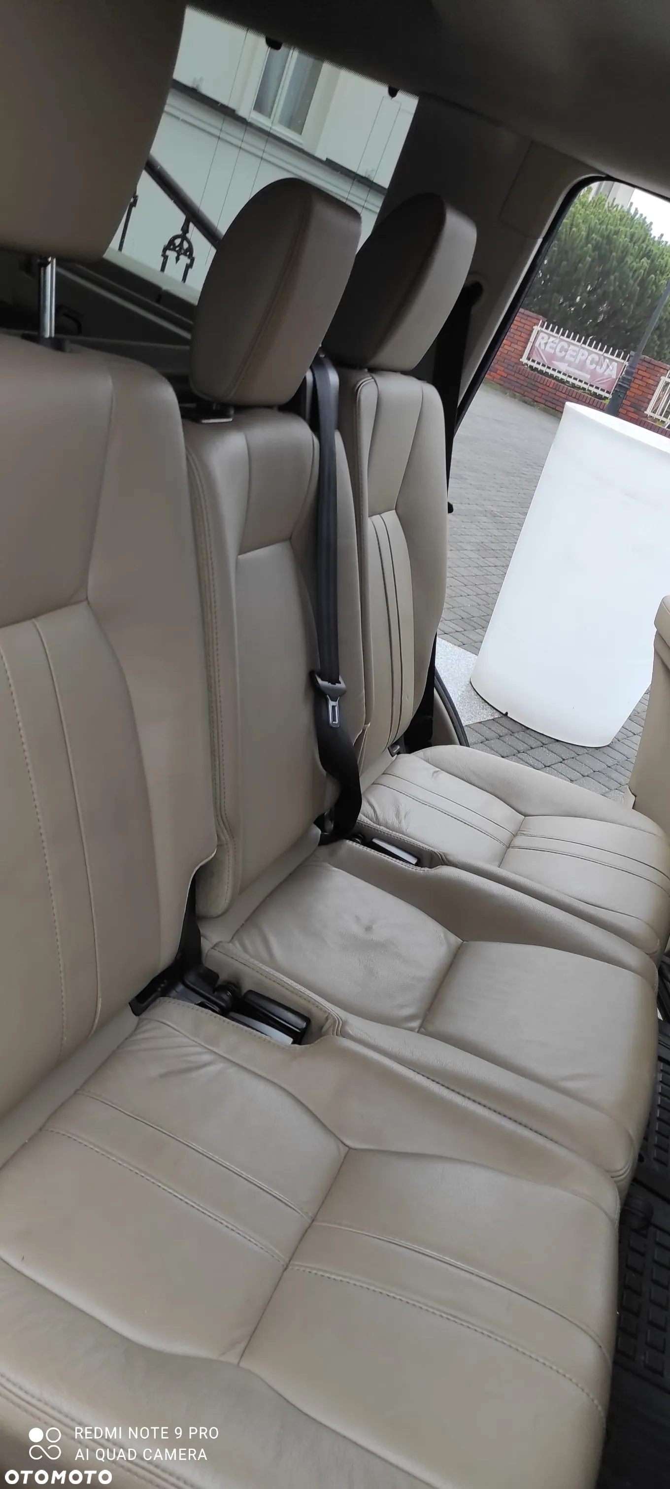 Land Rover Discovery IV 3.0 TD V6 HSE - 32