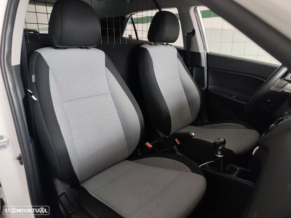 Hyundai i20 1.1 CRDi Blue Access+Bluetooth+Comandos no Volante - 11