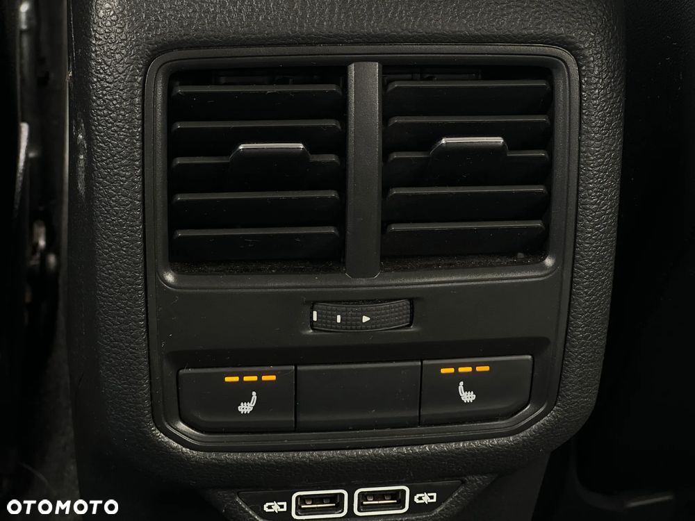 Volkswagen Passat - 21