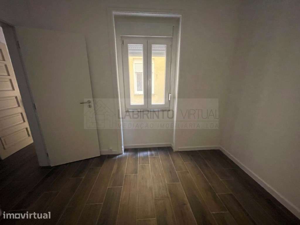 Arrenda-se T2 Totalmente Remodelado com 2 Terraços Próximo das Amor... - Grande imagem: 2/10