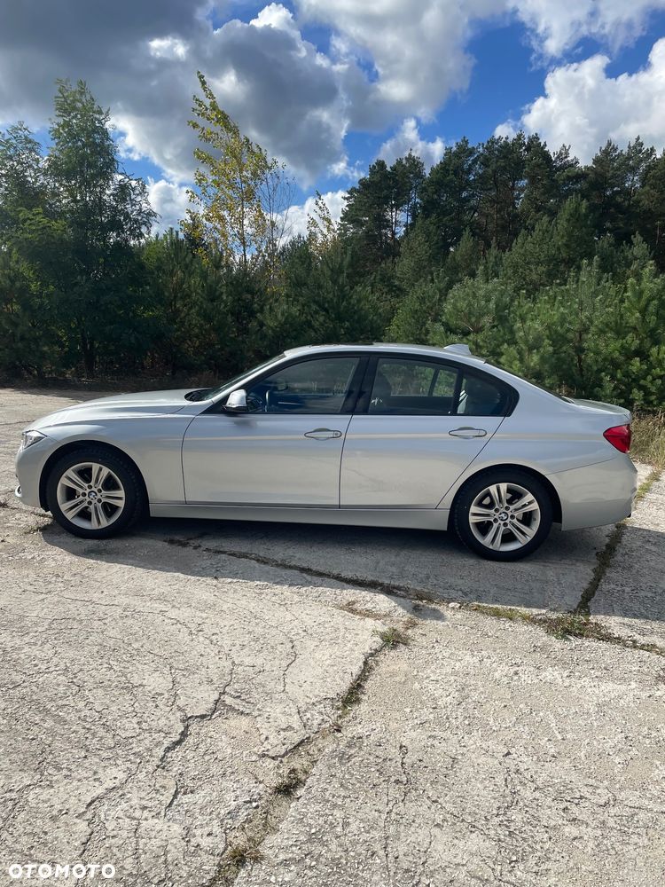 BMW Seria 3 328i xDrive Sport Line - 22