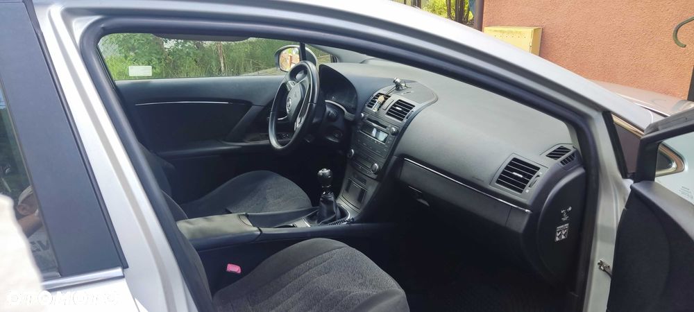 Toyota Avensis - 2
