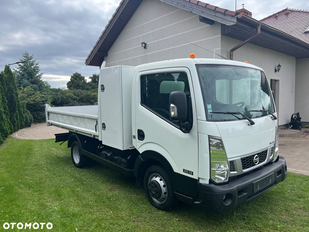 Nissan NT 400 - 2