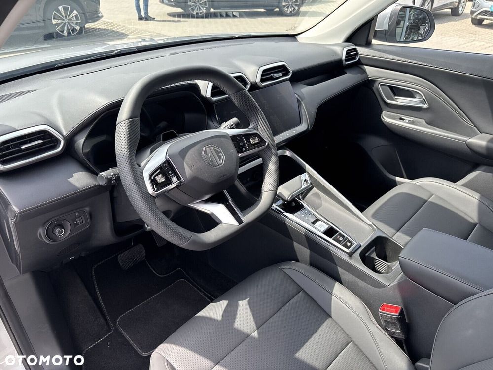MG ZS Hybrid+ - 10