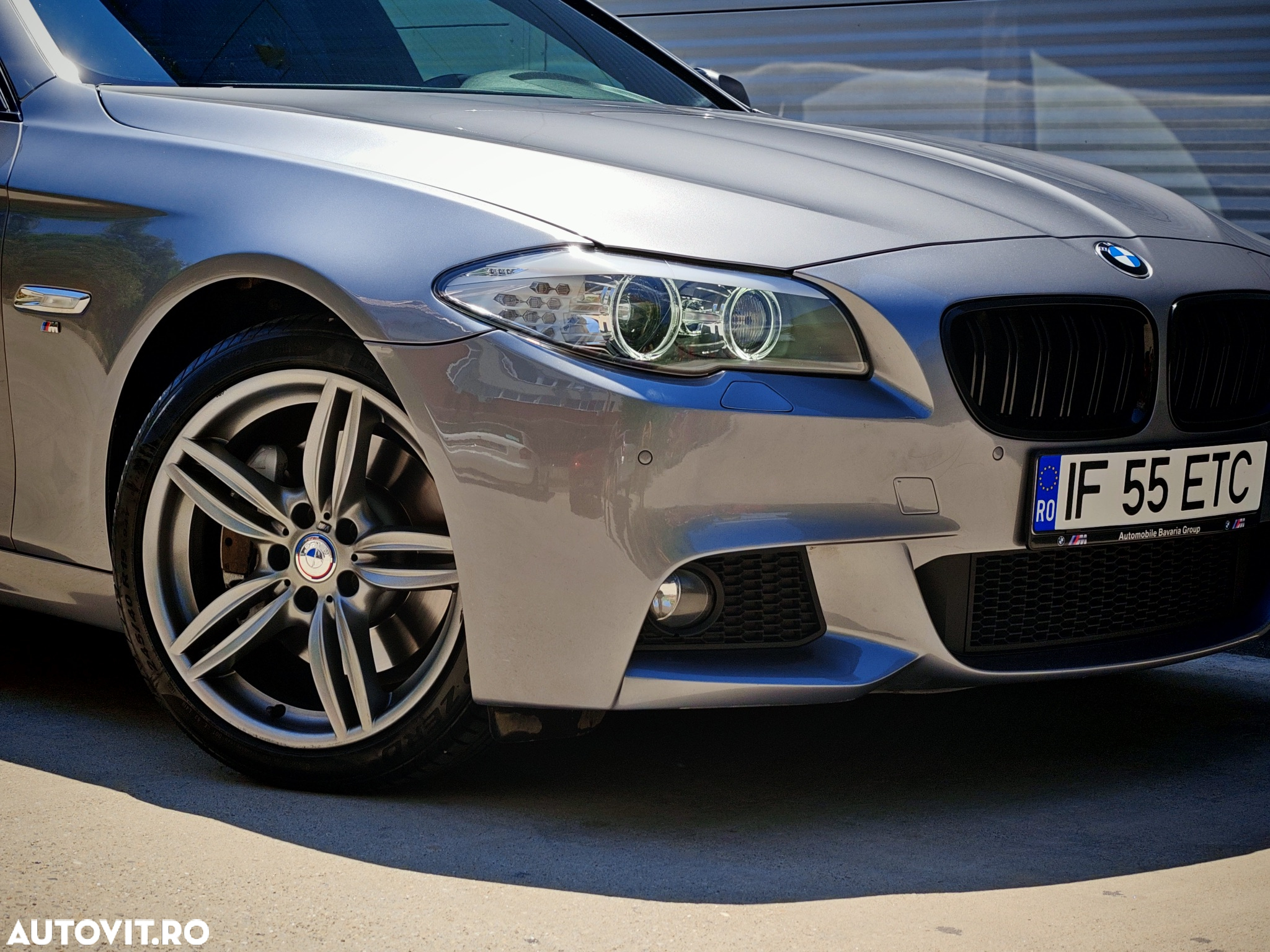 BMW Seria 5 525d xDrive AT - 32