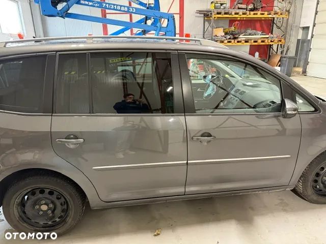 Volkswagen Touran 2.0 TDI DPF Highline - 2