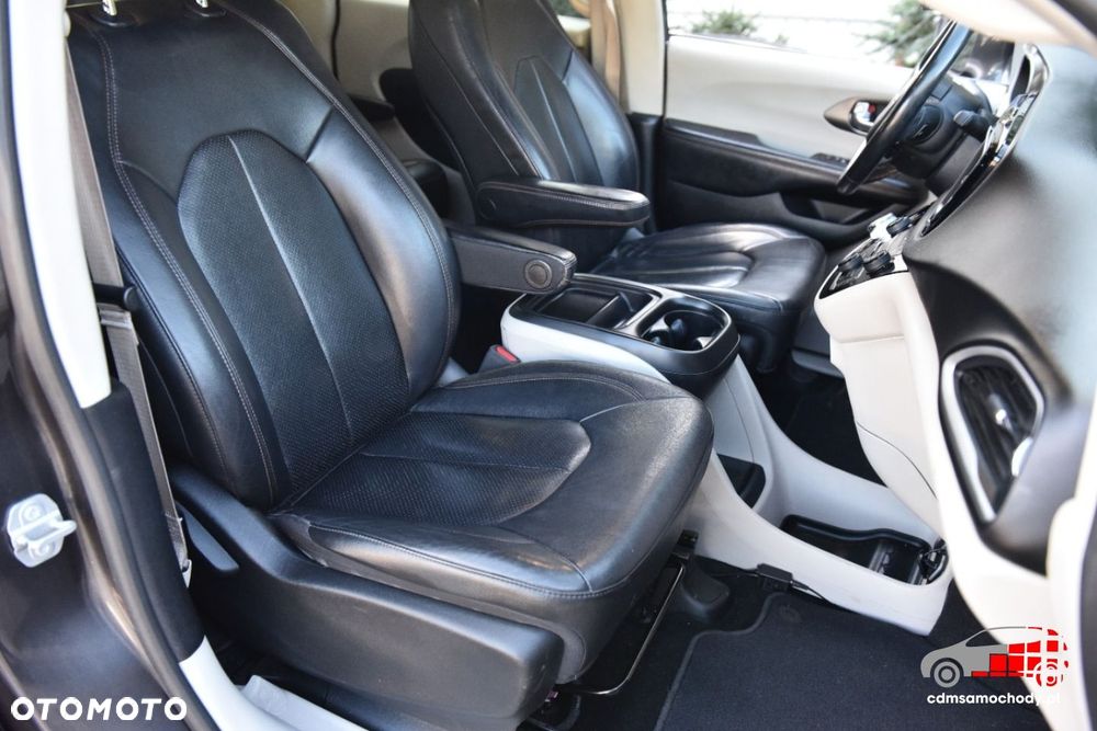 Chrysler Pacifica - 23