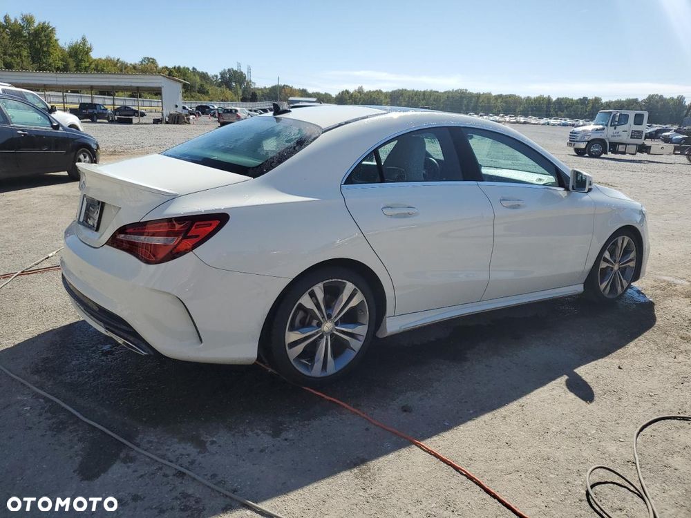 Mercedes-Benz CLA 250 4Matic 7G-DCT AMG Line - 3