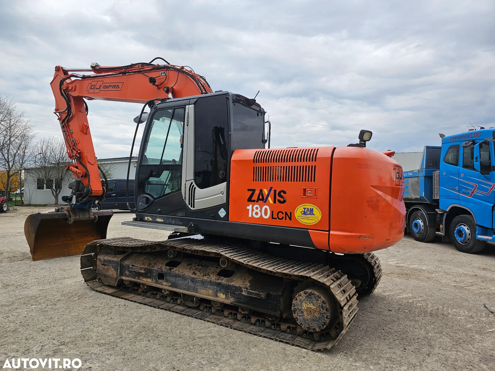 Hitachi ZX 180 LCN Rototilt , import recent , excavator pe senile compact - 3