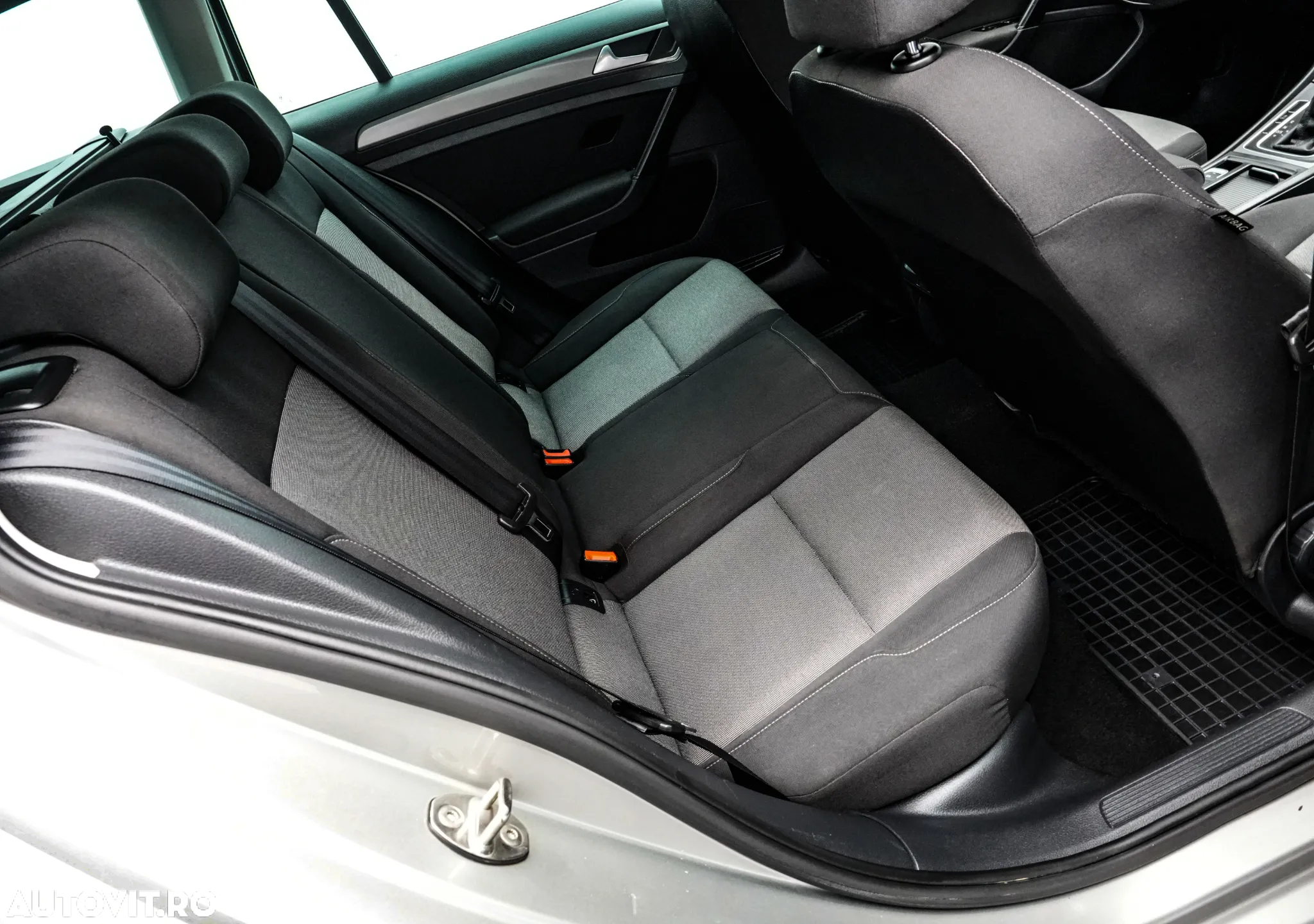 Volkswagen Golf 1.6 TDI DPF DSG Trendline - 14